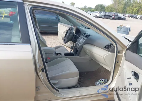 2011 Toyota Camry Le z USA, uszkodzony, nr VIN 4T1BF3EK7BU703962